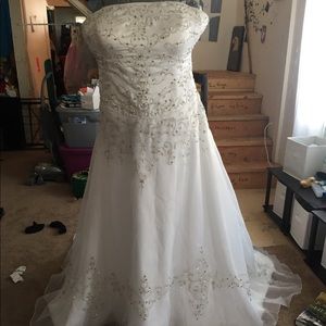 Very beautiful wedding dress size 20+